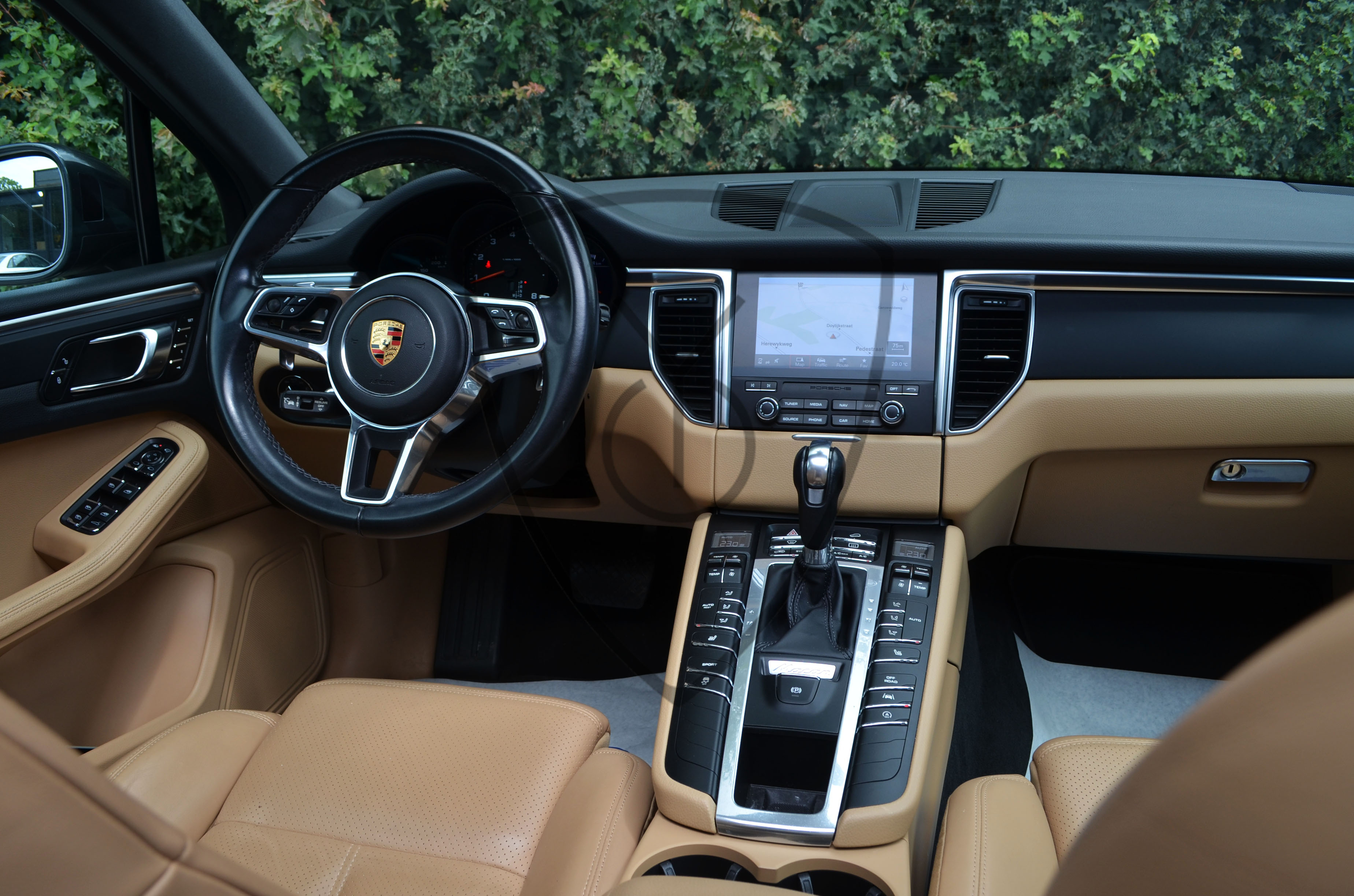 PORSCHE MACAN TURBO PDK — image 17